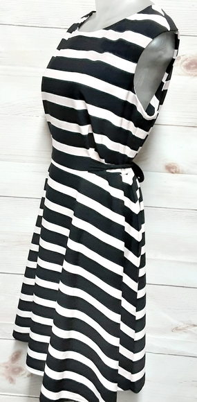 Roz & Ali Stripped A Line Back tie Dress Size 14P - Picture 4 of 11